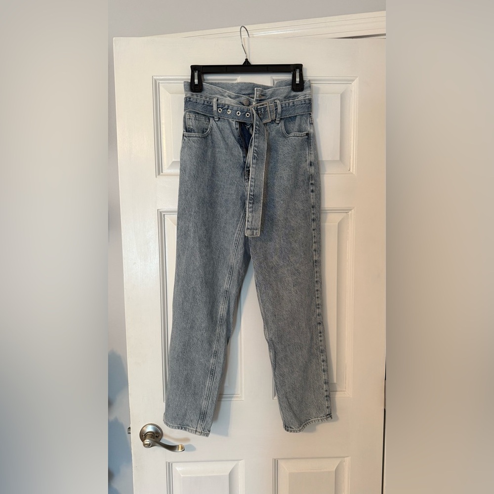 PacSun Light Women’s Mom Jeans With Belt